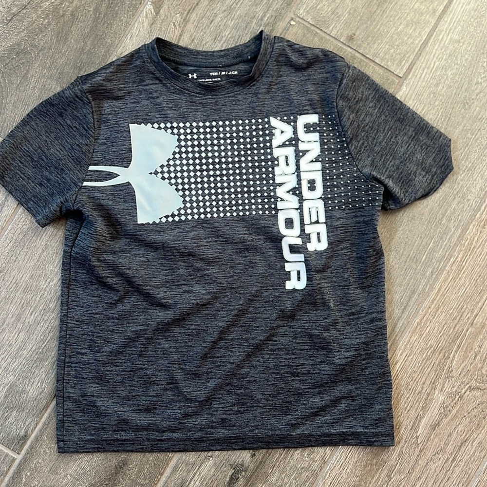 Under Armour youth small tshirt